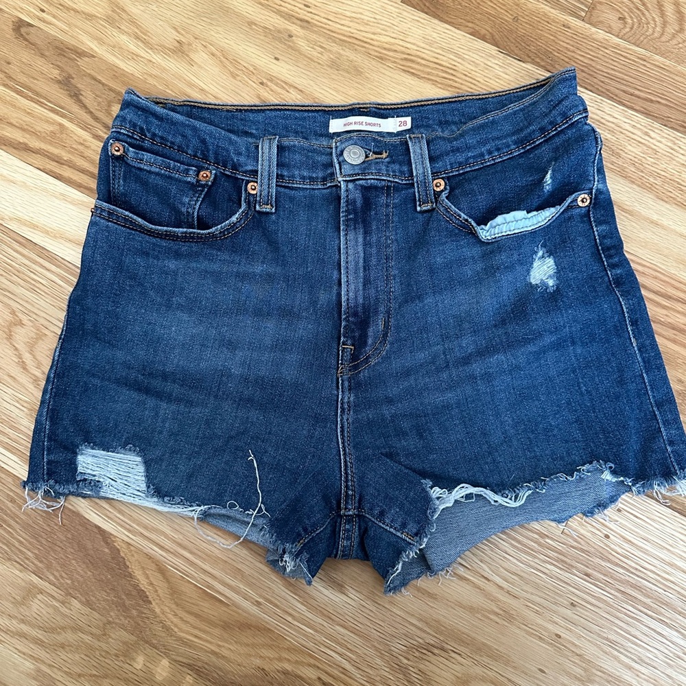 Levi’s Jean shorts size 28